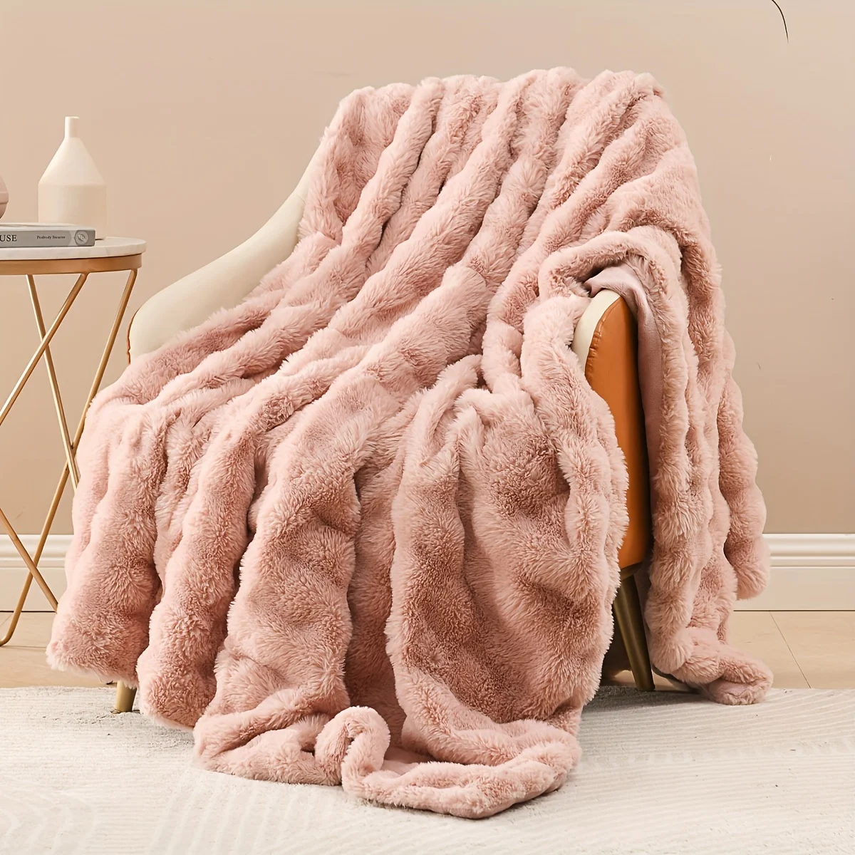 1pc Luxury Lightweight Faux Rabbit Fur Throw Blanket Plush Velvet  Ruched Elegant Wrinkle-Resistant Throw Blanket for Couch