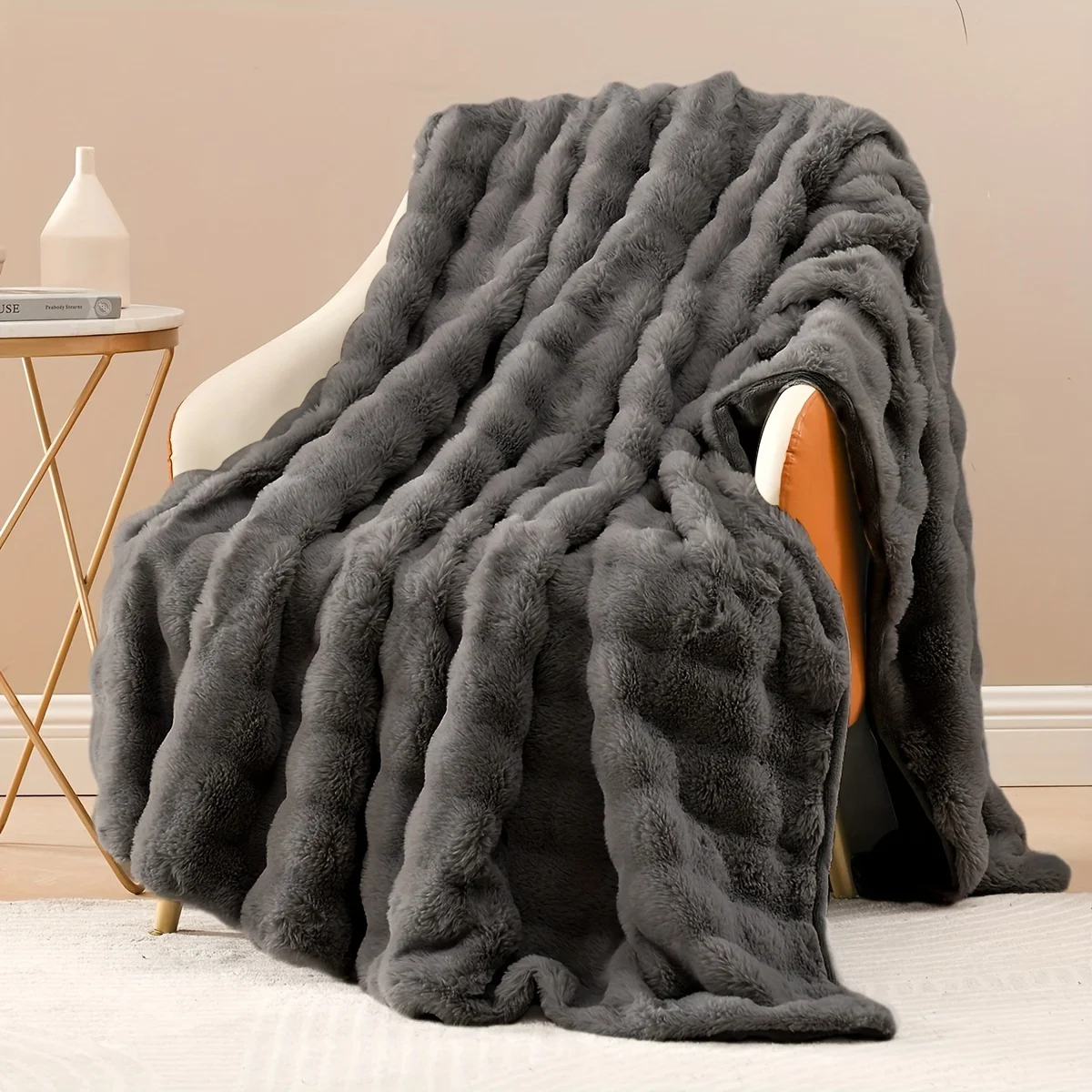 1pc Luxury Lightweight Faux Rabbit Fur Throw Blanket Plush Velvet  Ruched Elegant Wrinkle-Resistant Throw Blanket for Couch