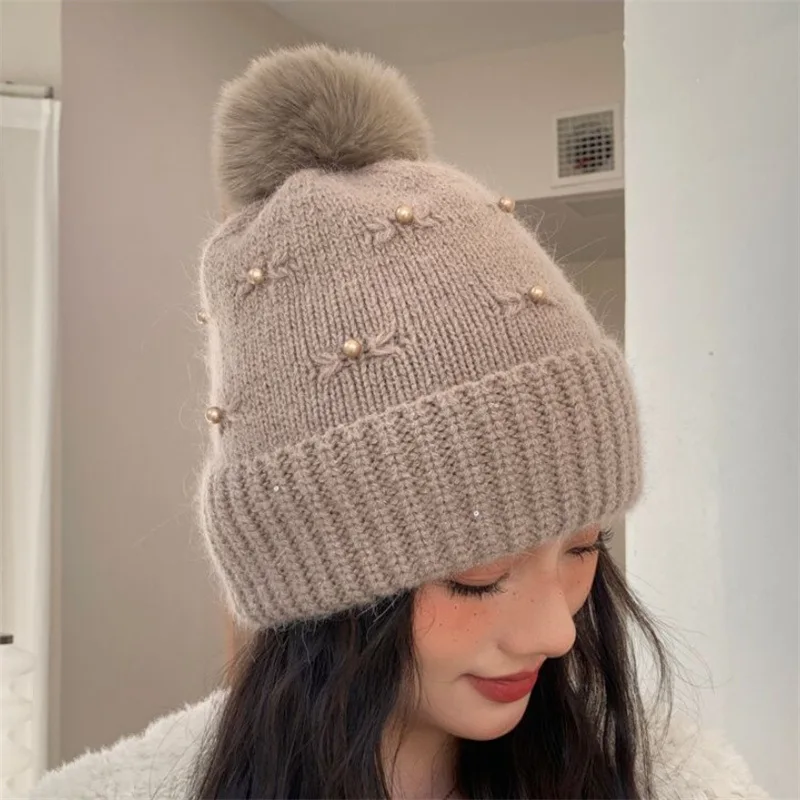 High Quality Wholesale Women Winter Rhinestone Beanie Hat with Fur Pom Pom Thickened Pearl Decoration Winter Knitted Beanie