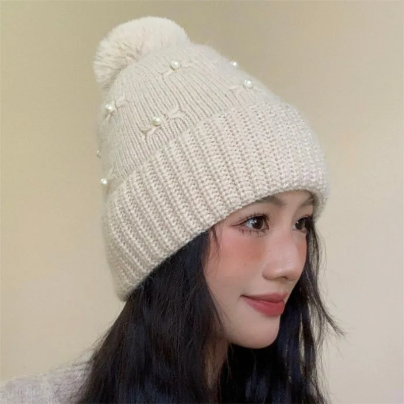 High Quality Wholesale Women Winter Rhinestone Beanie Hat with Fur Pom Pom Thickened Pearl Decoration Winter Knitted Beanie