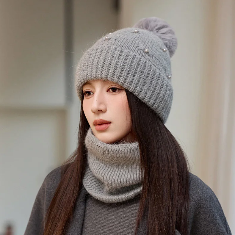 High Quality Wholesale Women Winter Rhinestone Beanie Hat with Fur Pom Pom Thickened Pearl Decoration Winter Knitted Beanie