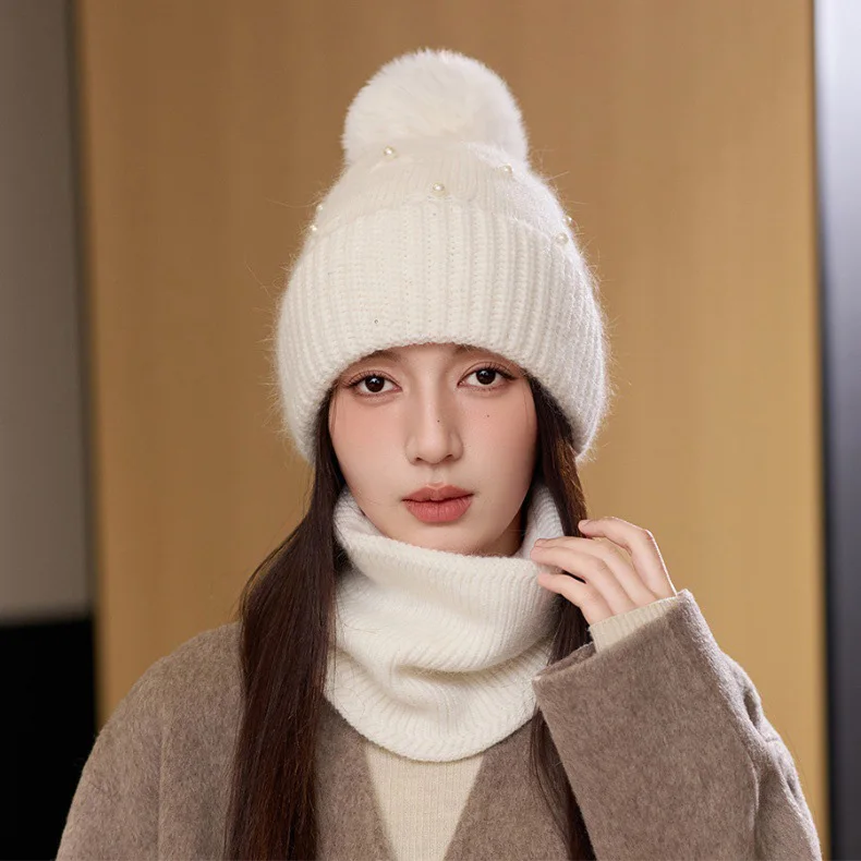 High Quality Wholesale Women Winter Rhinestone Beanie Hat with Fur Pom Pom Thickened Pearl Decoration Winter Knitted Beanie
