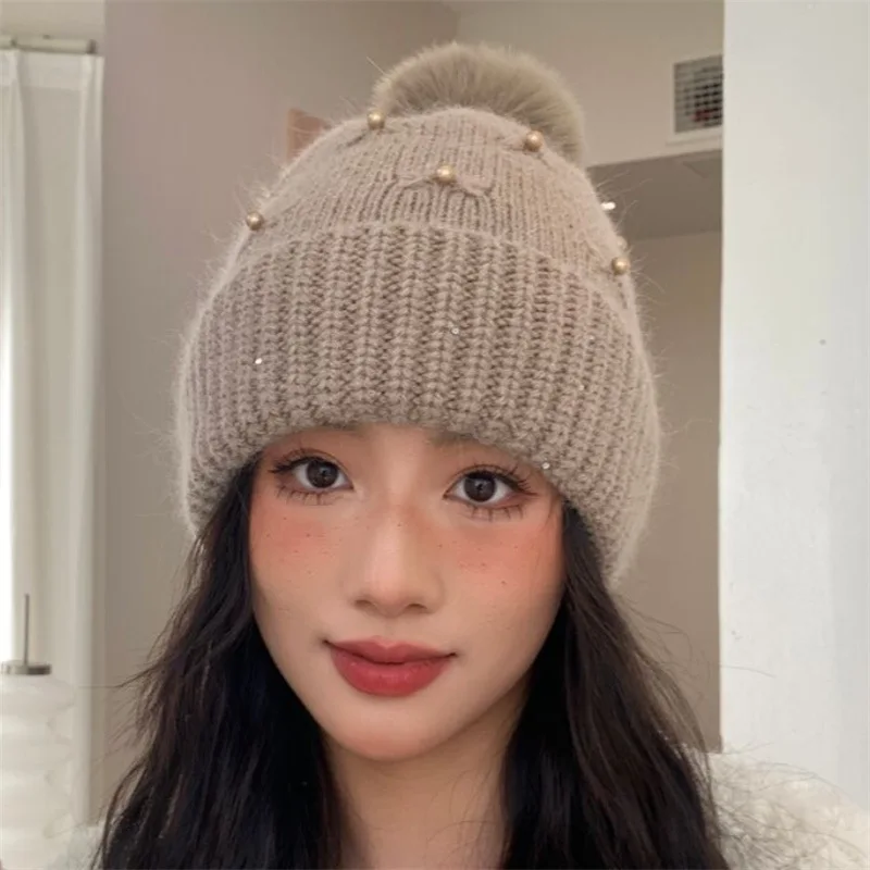High Quality Wholesale Women Winter Rhinestone Beanie Hat with Fur Pom Pom Thickened Pearl Decoration Winter Knitted Beanie