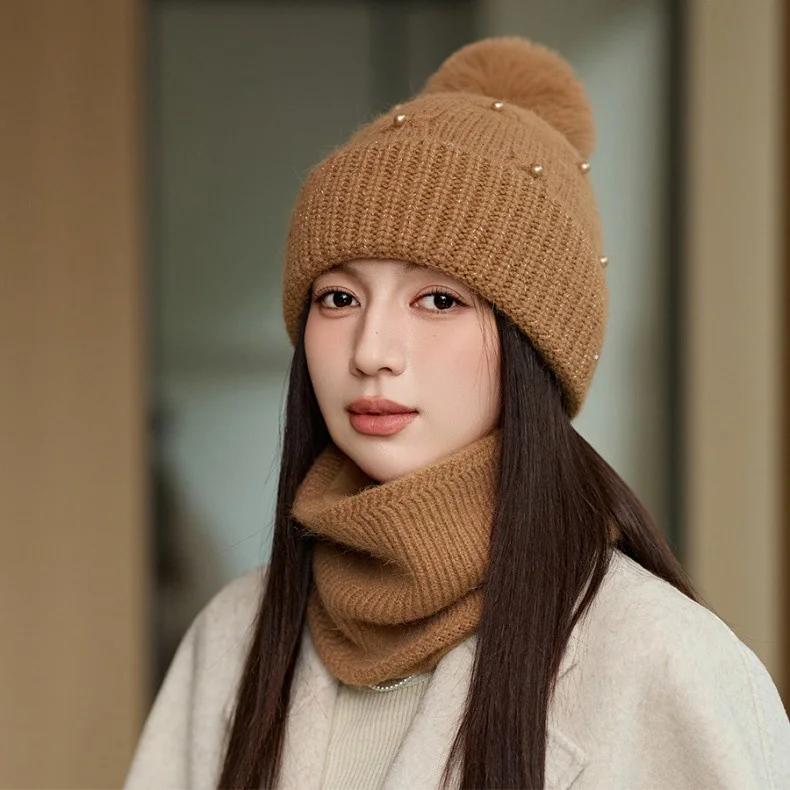 High Quality Wholesale Women Winter Rhinestone Beanie Hat with Fur Pom Pom Thickened Pearl Decoration Winter Knitted Beanie