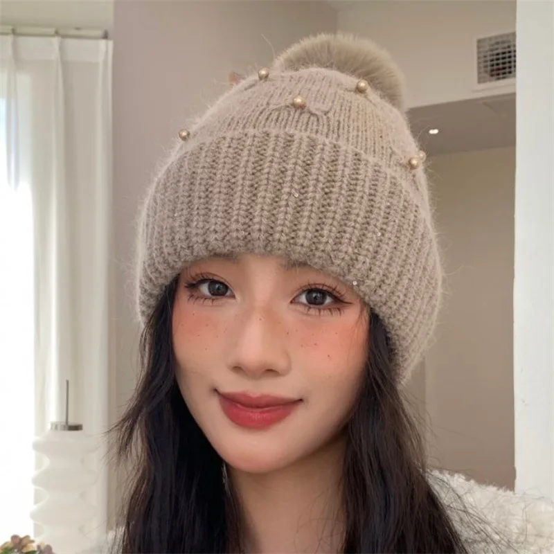 High Quality Wholesale Women Winter Rhinestone Beanie Hat with Fur Pom Pom Thickened Pearl Decoration Winter Knitted Beanie
