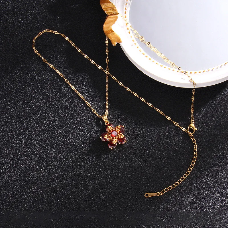 Light Luxury Stainless Steel Flower Shaped Pendant Rotating Cubic Zircon Chain Necklace Pink Diamond Flower Necklace for Women