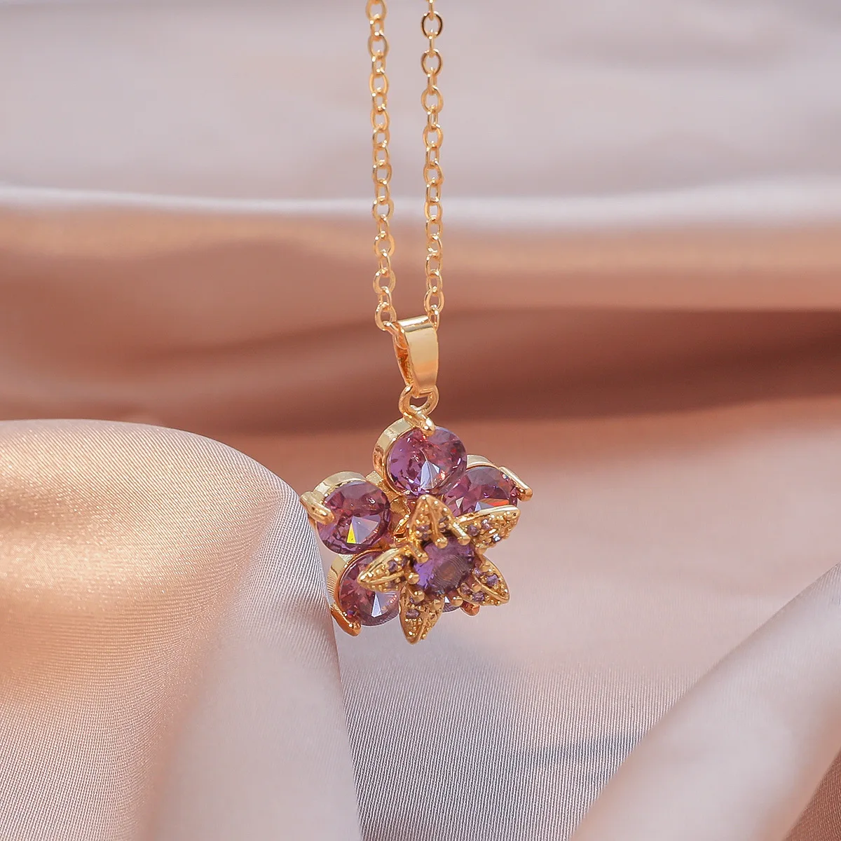 Light Luxury Stainless Steel Flower Shaped Pendant Rotating Cubic Zircon Chain Necklace Pink Diamond Flower Necklace for Women