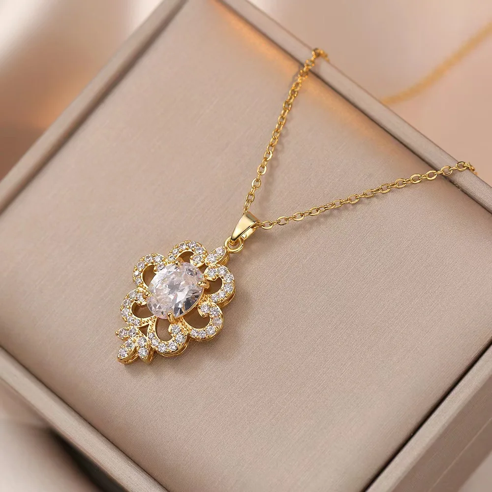 Light Luxury Classic 18K Gold Pendant Necklace Crystal Leaf Flower Zircon Diamond Necklace for Women Chain Choker Necklace