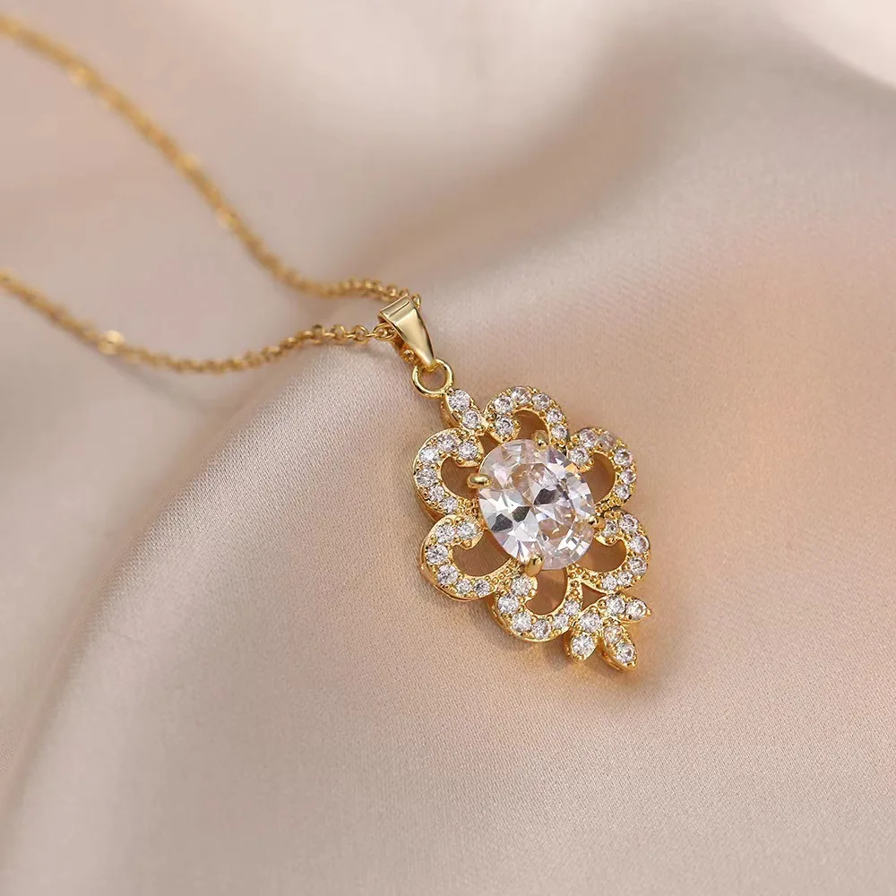 Light Luxury Classic 18K Gold Pendant Necklace Crystal Leaf Flower Zircon Diamond Necklace for Women Chain Choker Necklace