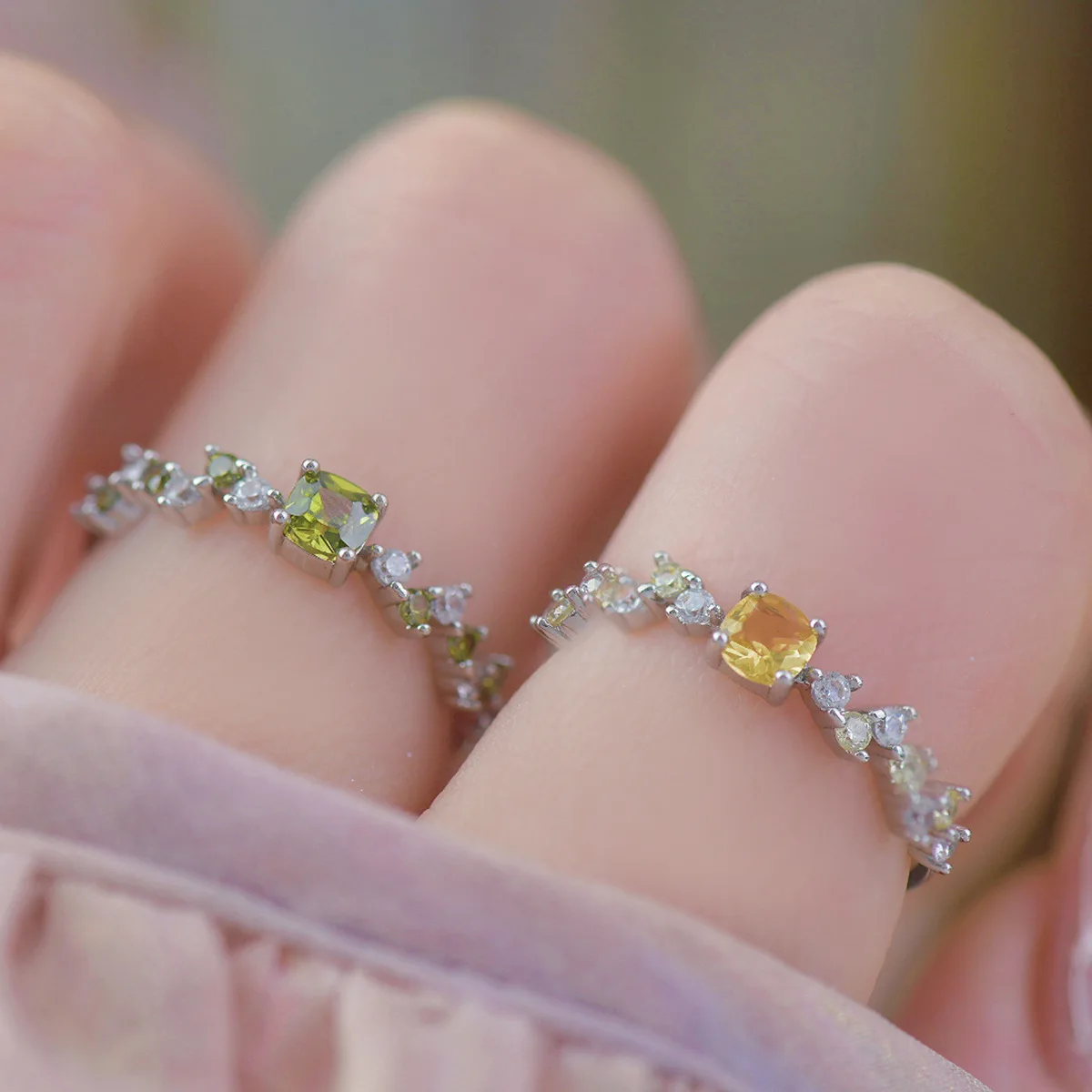 Women's Luxury Open Ring Exquisite Fashionable Design Olive Green Goose Yellow Zircon Full Diamond Main Silver Engagement