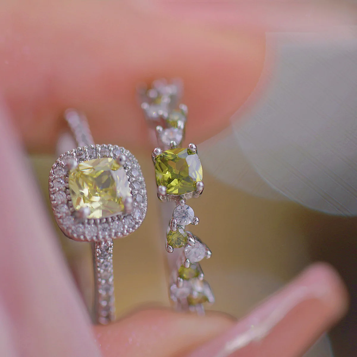Women's Luxury Open Ring Exquisite Fashionable Design Olive Green Goose Yellow Zircon Full Diamond Main Silver Engagement