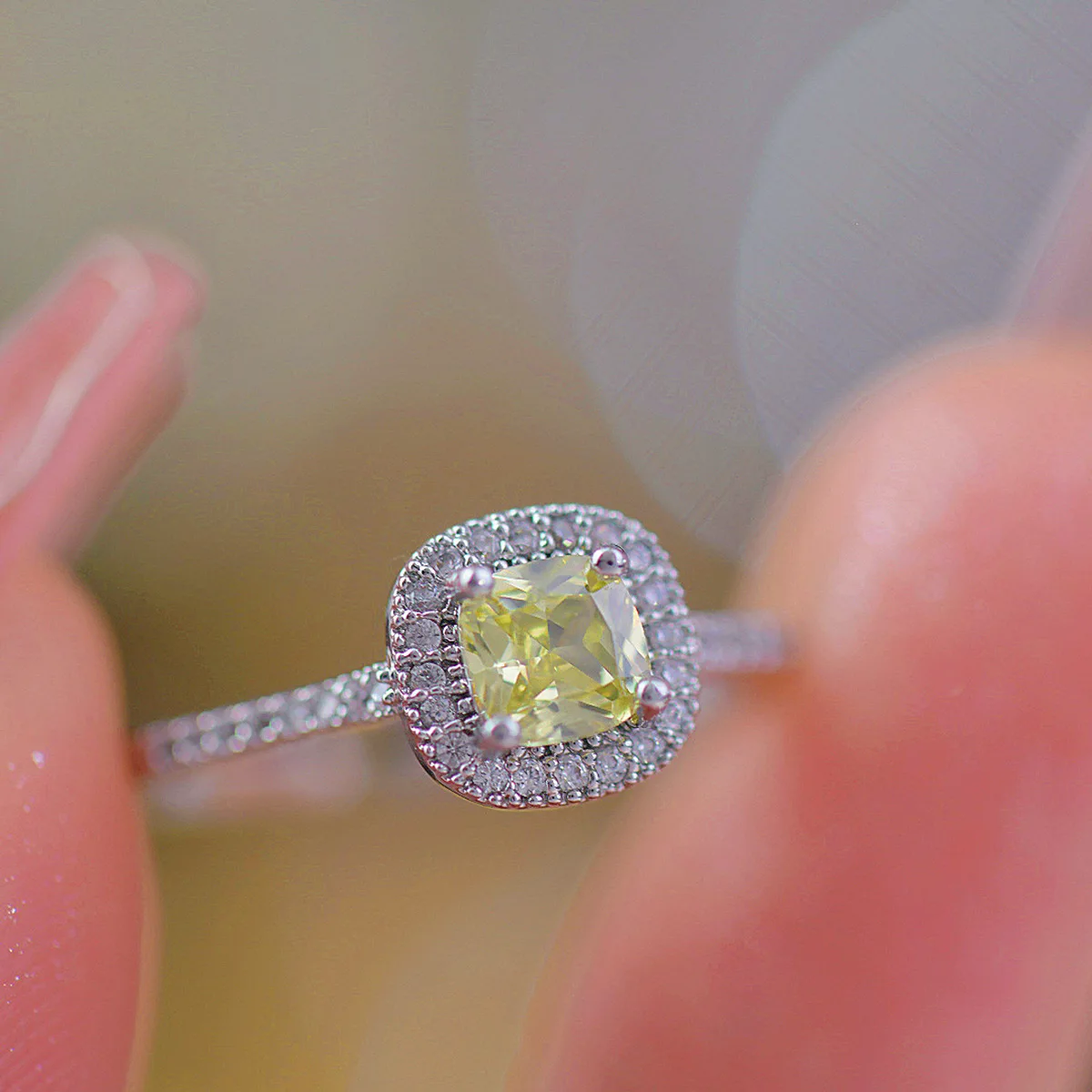 Women's Luxury Open Ring Exquisite Fashionable Design Olive Green Goose Yellow Zircon Full Diamond Main Silver Engagement