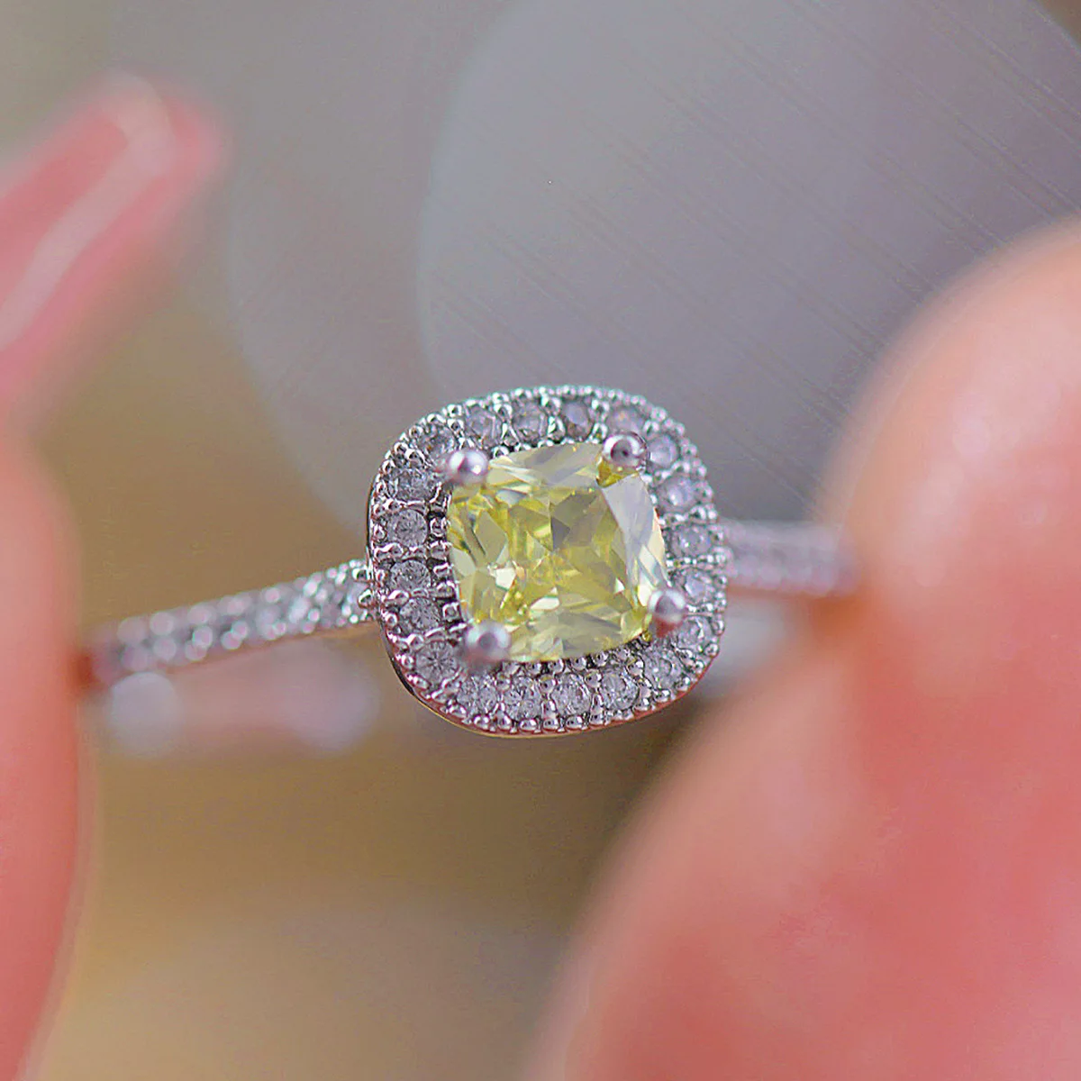 Women's Luxury Open Ring Exquisite Fashionable Design Olive Green Goose Yellow Zircon Full Diamond Main Silver Engagement