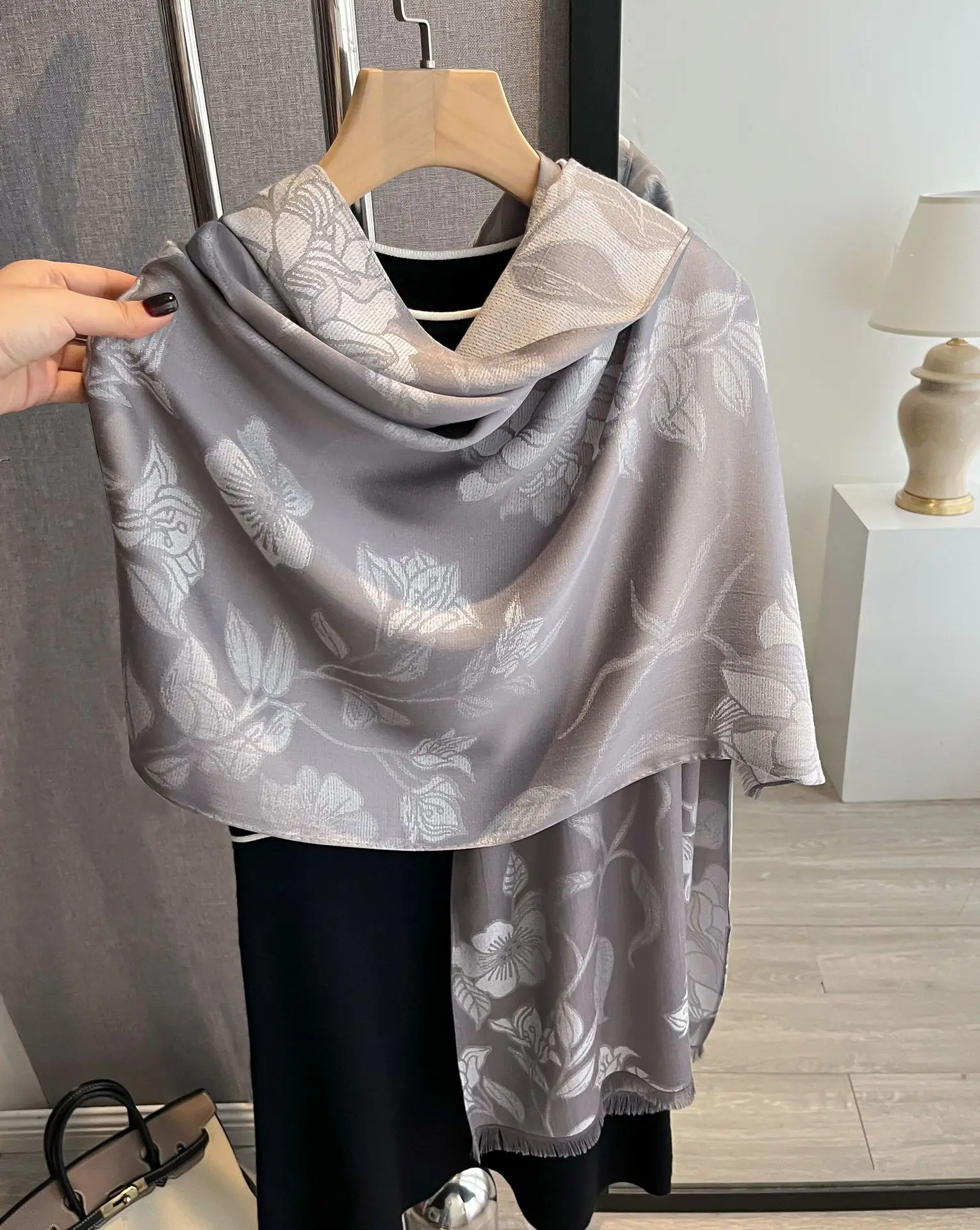 Women's Elegant Double-Sided Floral Design Tencel Cotton and Polyester Wrap Simple Atmospheric Warm Shawl Cloak for Commuting