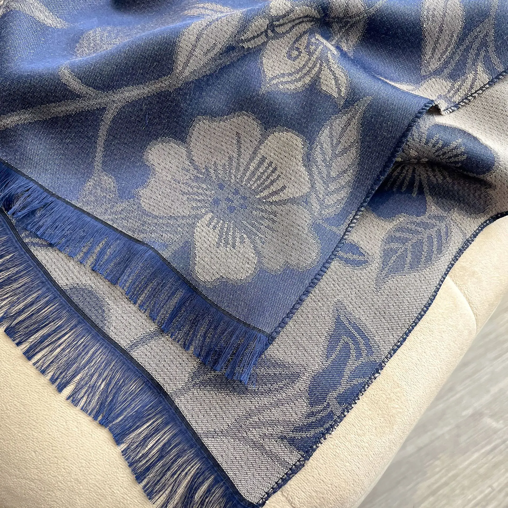 Women's Elegant Double-Sided Floral Design Tencel Cotton and Polyester Wrap Simple Atmospheric Warm Shawl Cloak for Commuting