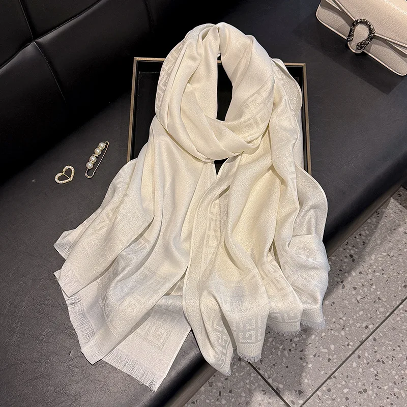 Elegant Long Scarf and Short Beard Tencel Cotton New Spring Fashion Simulated Silk Hijab Gold Polyester with Geometric Design