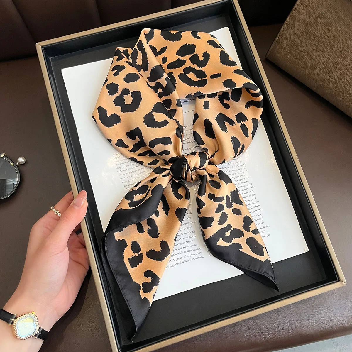 2025 Summer Digital Printing Luxury Woman Polyester Scarves Custom Leopard Printed Square Satin Imitation Silk Hijab Scarf
