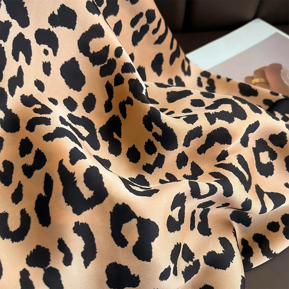 2025 Summer Digital Printing Luxury Woman Polyester Scarves Custom Leopard Printed Square Satin Imitation Silk Hijab Scarf