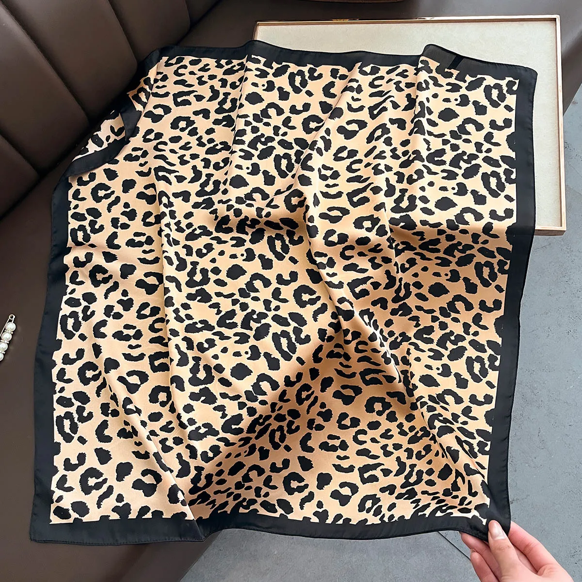 2025 Summer Digital Printing Luxury Woman Polyester Scarves Custom Leopard Printed Square Satin Imitation Silk Hijab Scarf