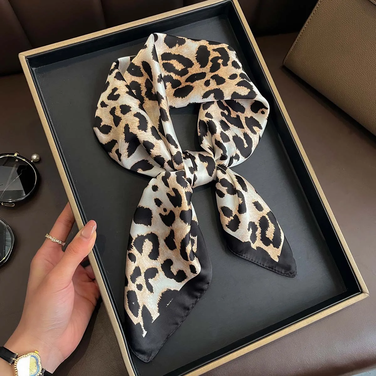 2025 Summer Digital Printing Luxury Woman Polyester Scarves Custom Leopard Printed Square Satin Imitation Silk Hijab Scarf