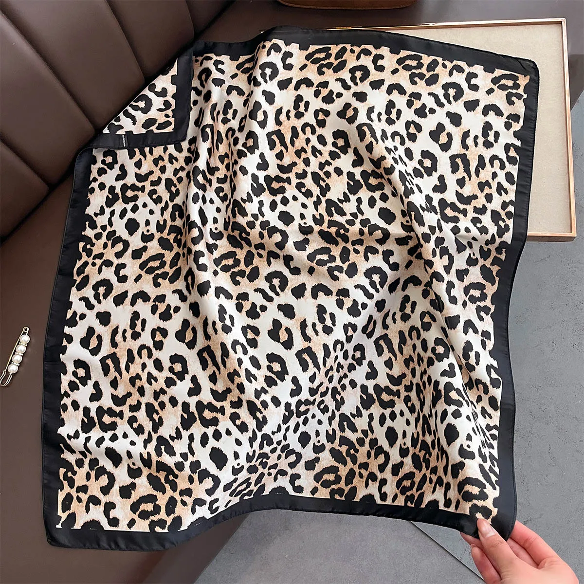 2025 Summer Digital Printing Luxury Woman Polyester Scarves Custom Leopard Printed Square Satin Imitation Silk Hijab Scarf