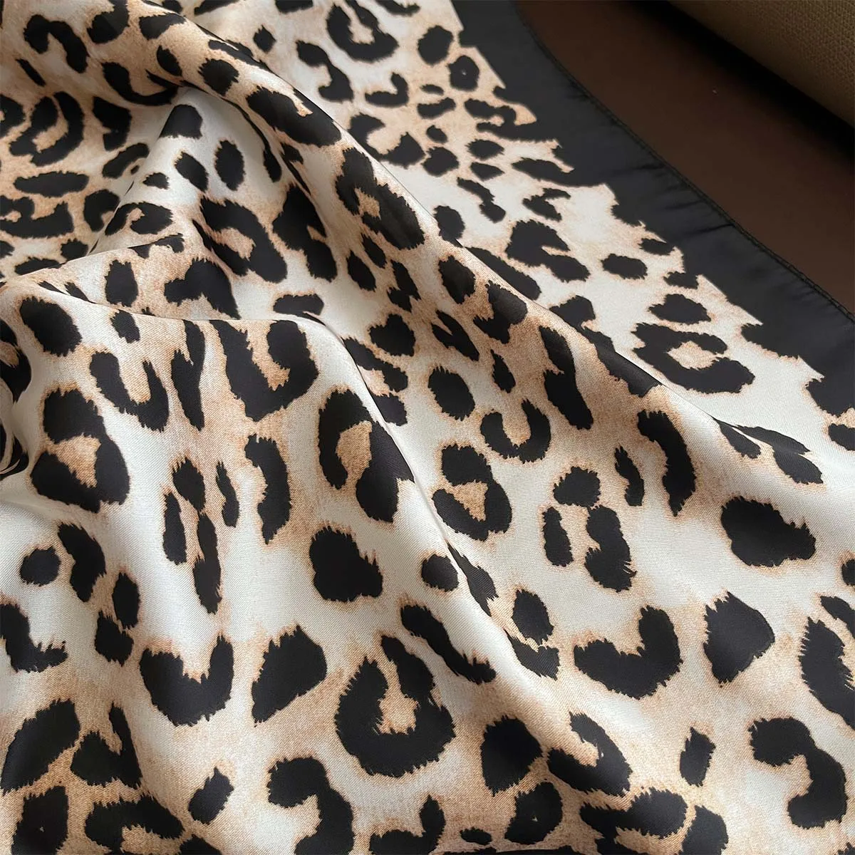 2025 Summer Digital Printing Luxury Woman Polyester Scarves Custom Leopard Printed Square Satin Imitation Silk Hijab Scarf