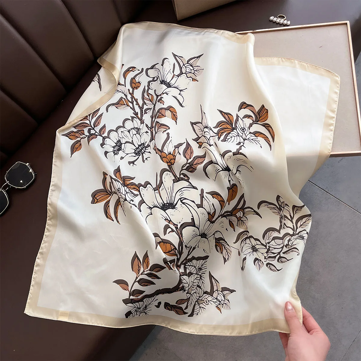Wholesale Elegant Small Scarf for Women Hair Tie 70*70cm Head Neck Imitation Silk Printed Scarf Office Small Square Hijabs