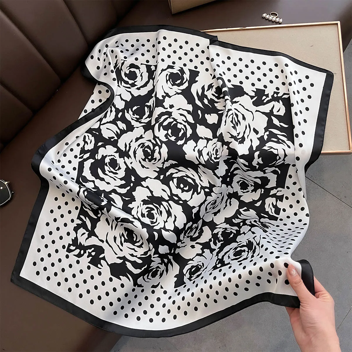 2025 New Fashion Hair Bandanas Scarf Luxury Designer 70*70cm Neck Scarf Designer Printed Small Imitation Silk square Hijabs