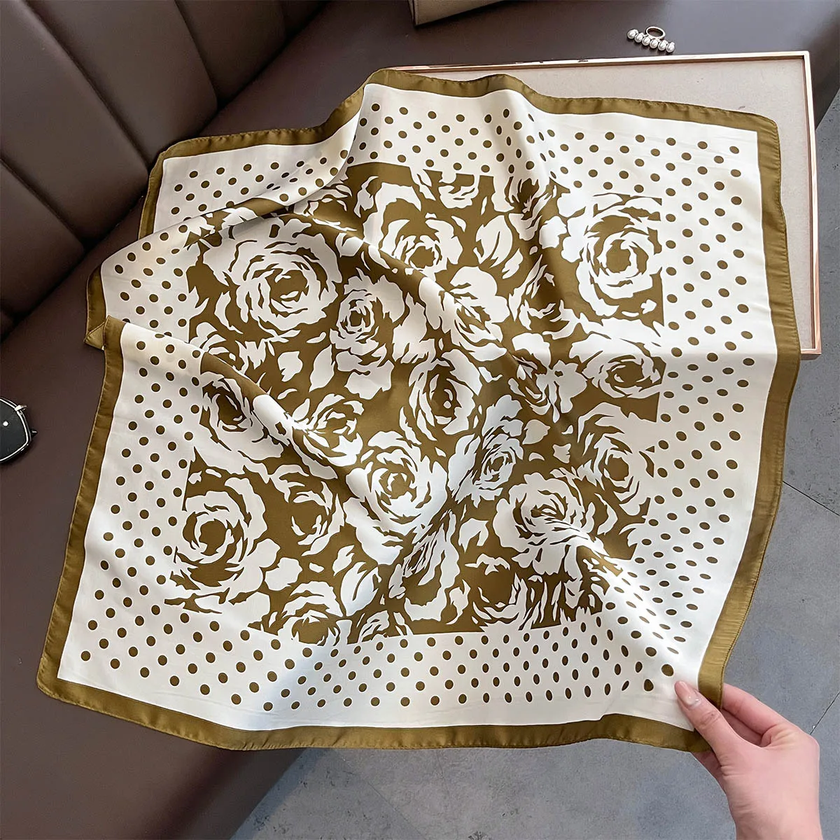 2025 New Fashion Hair Bandanas Scarf Luxury Designer 70*70cm Neck Scarf Designer Printed Small Imitation Silk square Hijabs