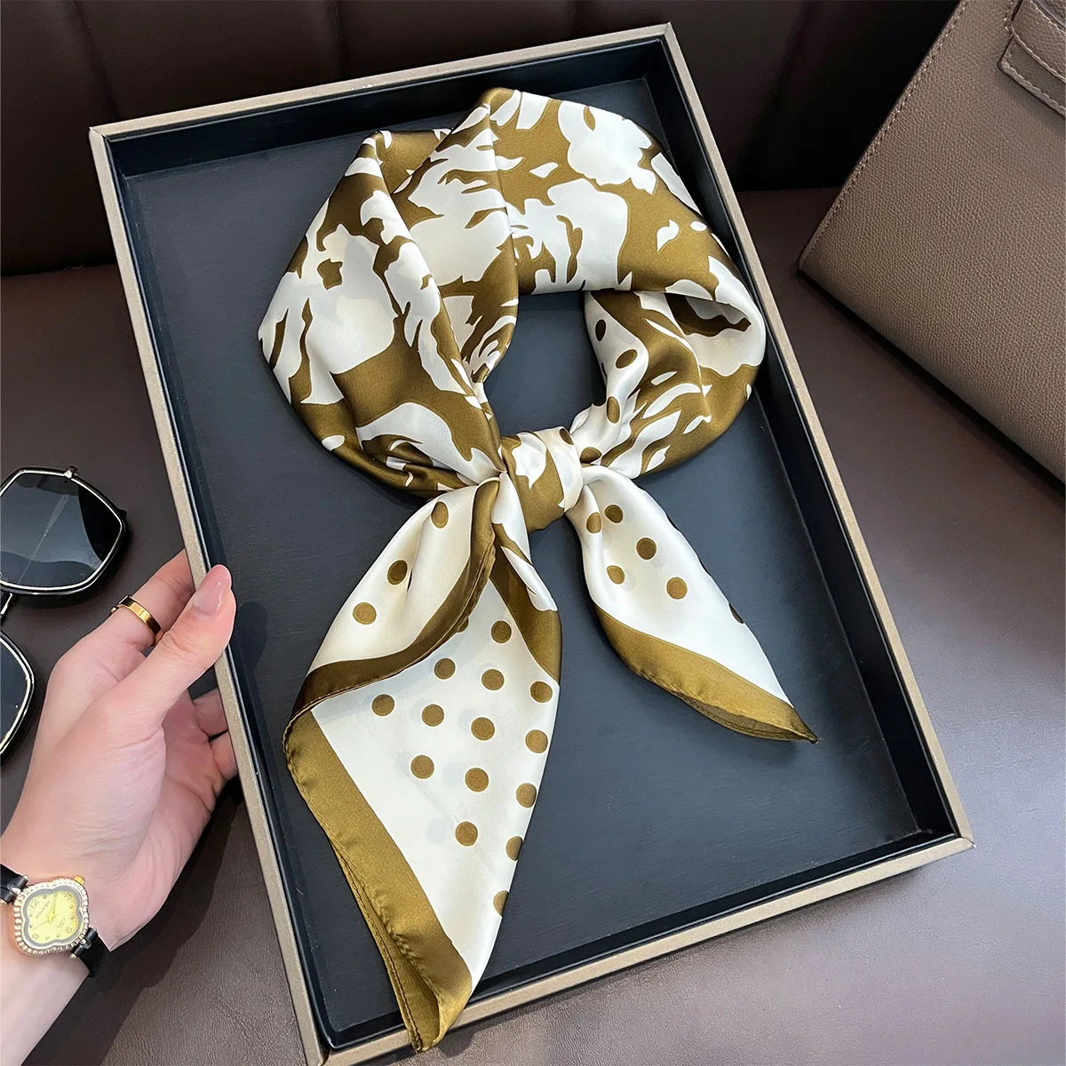 2025 New Fashion Hair Bandanas Scarf Luxury Designer 70*70cm Neck Scarf Designer Printed Small Imitation Silk square Hijabs