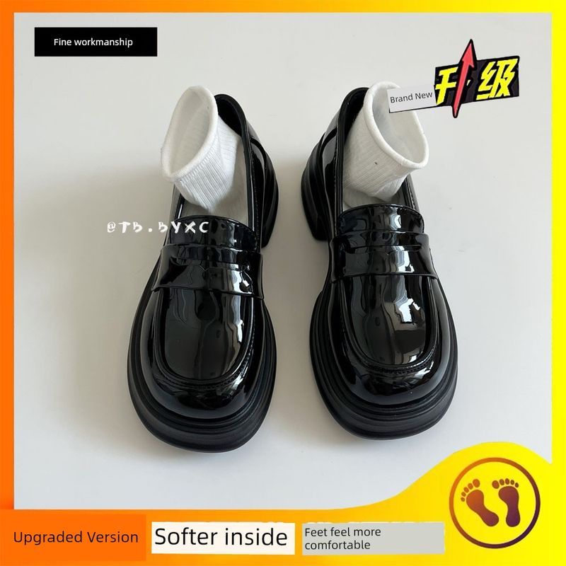 أحذية رسمية قديمة ذات عقب سميك ولون أسود وطراز أنف...