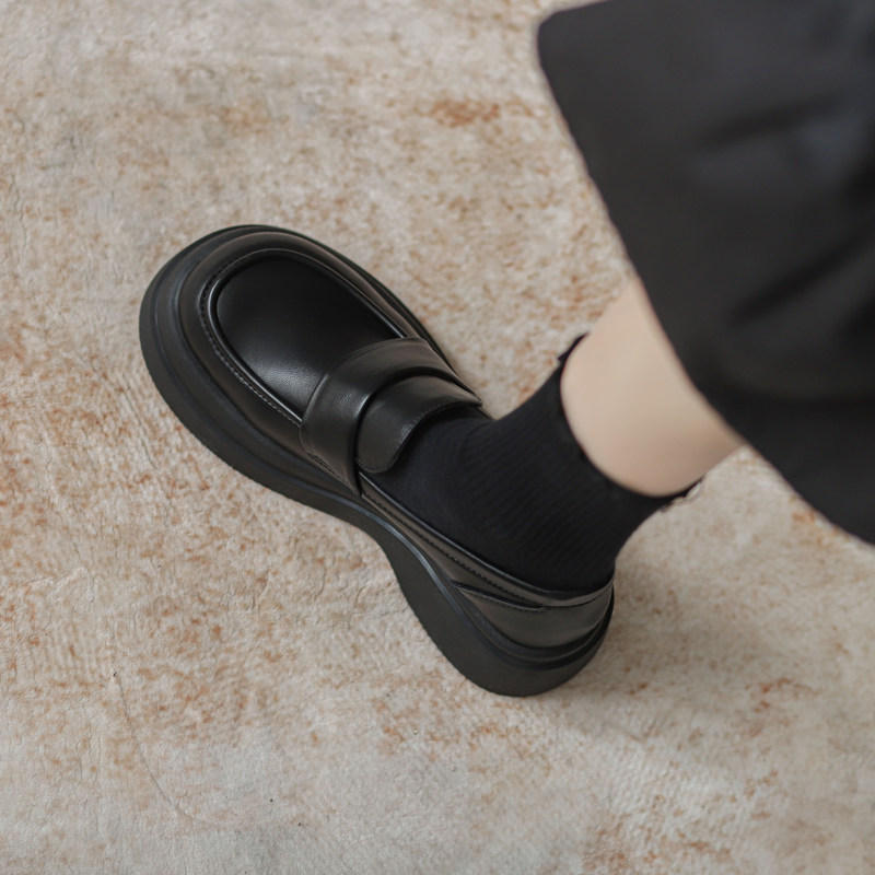 أحذية جلدية بنمط بريطاني أصيل للنساء في الربيع 202...