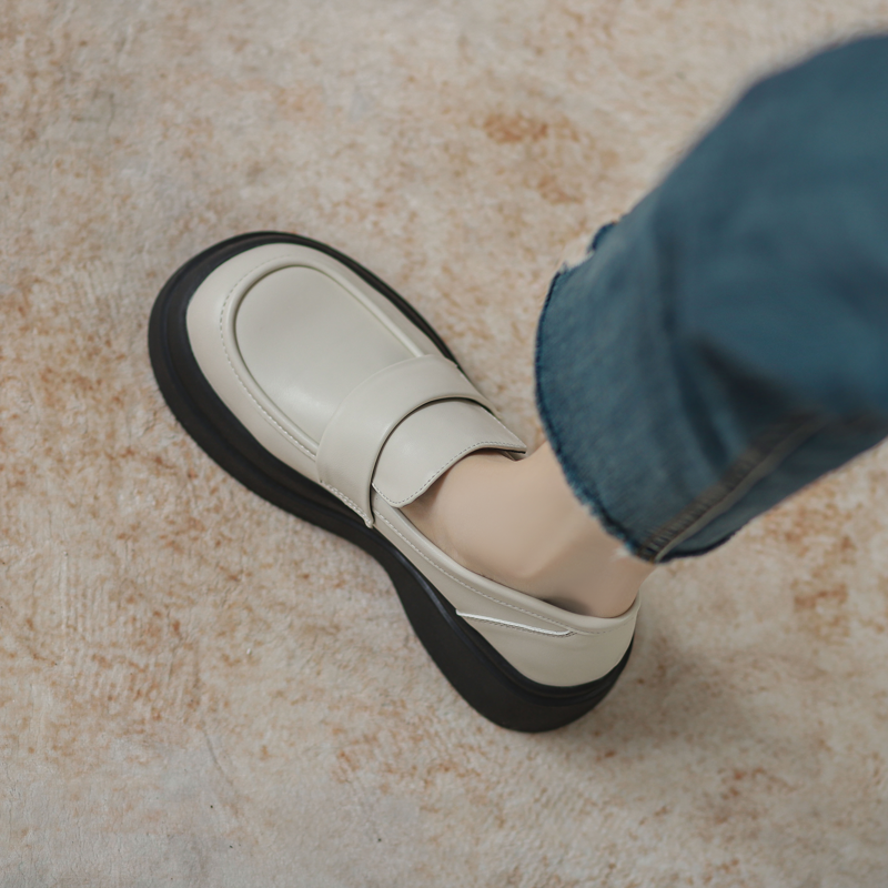 أحذية جلدية بنمط بريطاني أصيل للنساء في الربيع 202...