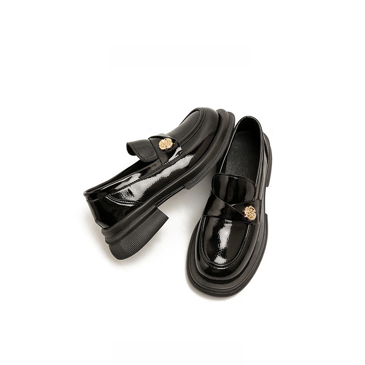 زينة عملة ذهبية ليفو للنساء صيف 2024 جديد أسود رأس دائري مريح ومتعدد الاستخدامات بنمط بريطاني عشوائي