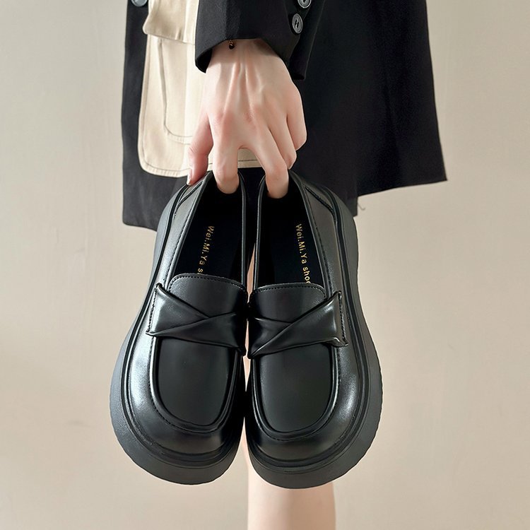 حذاء جلدي صغير بنمط بريطاني ذي شباشب سميكة للنساء...