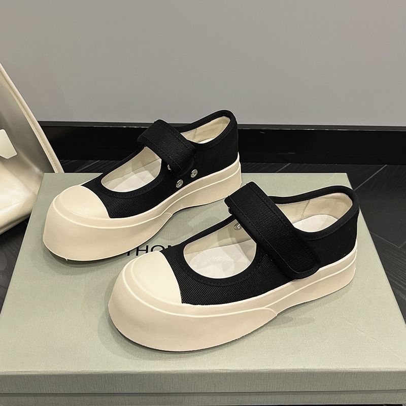 فرنسي مارلين نيو زهاو روث منو نفس القبح والجاذبية...