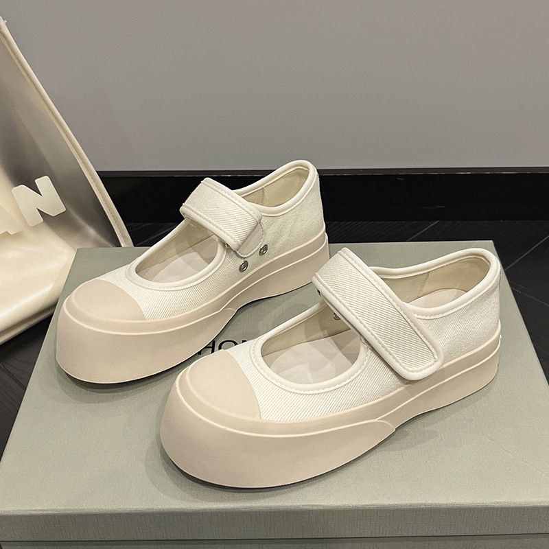 فرنسي مارلين نيو زهاو روث منو نفس القبح والجاذبية...