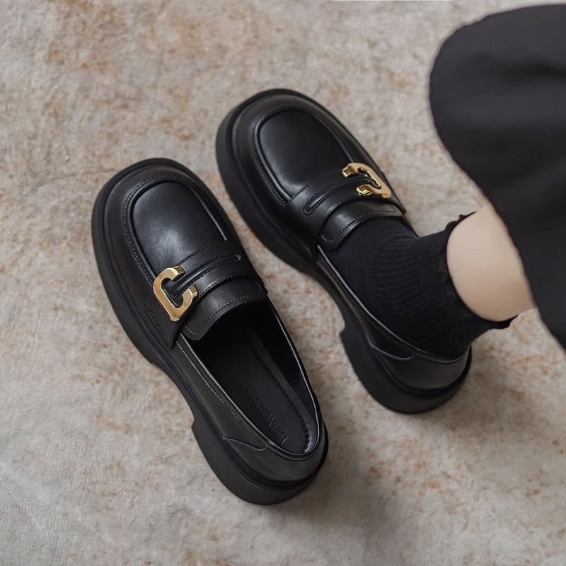 الحذاء الجلدي الصغير للنساء باللغة الإنجليزية ونوع...