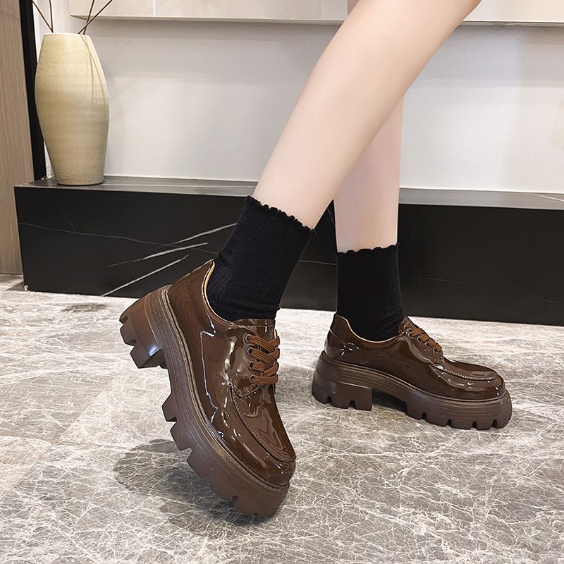 حذاء نسائي بريطاني صغير جديد بنمط كاجوال مبطّن بسو...