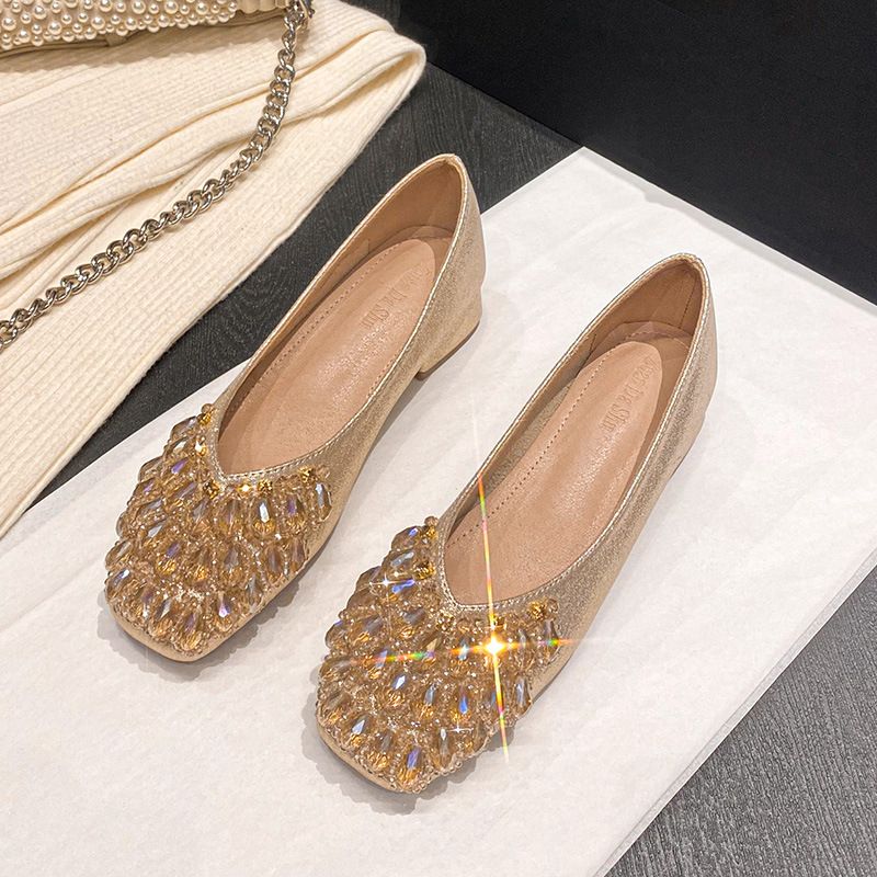 أحذية سيدات بتصميم فرنسي، كعب سميك مرصع بلؤلؤ صغير...