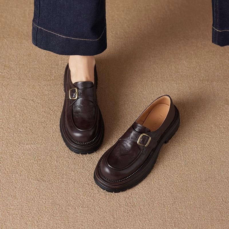 أحذية رياضية نسائية من جلد البقر 2025 الربيع والخر...