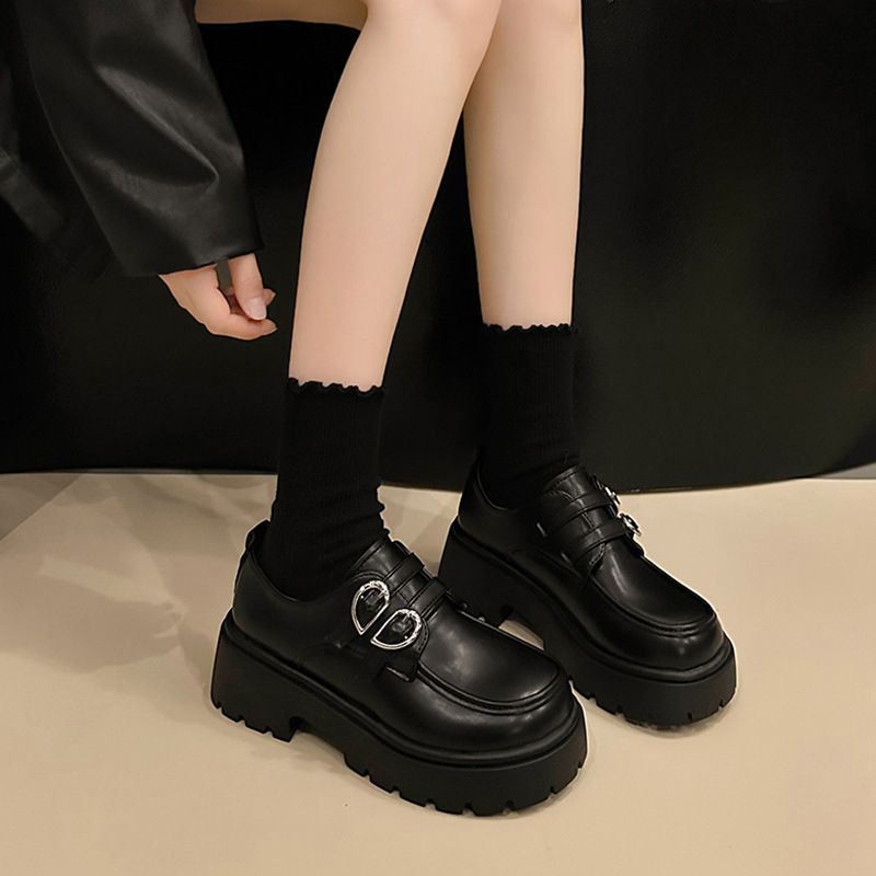 نوعية الجلد للنساء بنمط الأكاديمية البريطانية 2024...