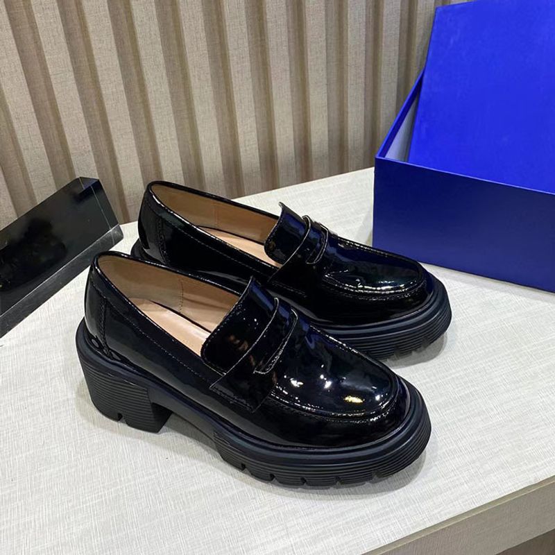 أحذية رياضية بيضاء بنعل سميك ونعل سميك، متعددة الا...