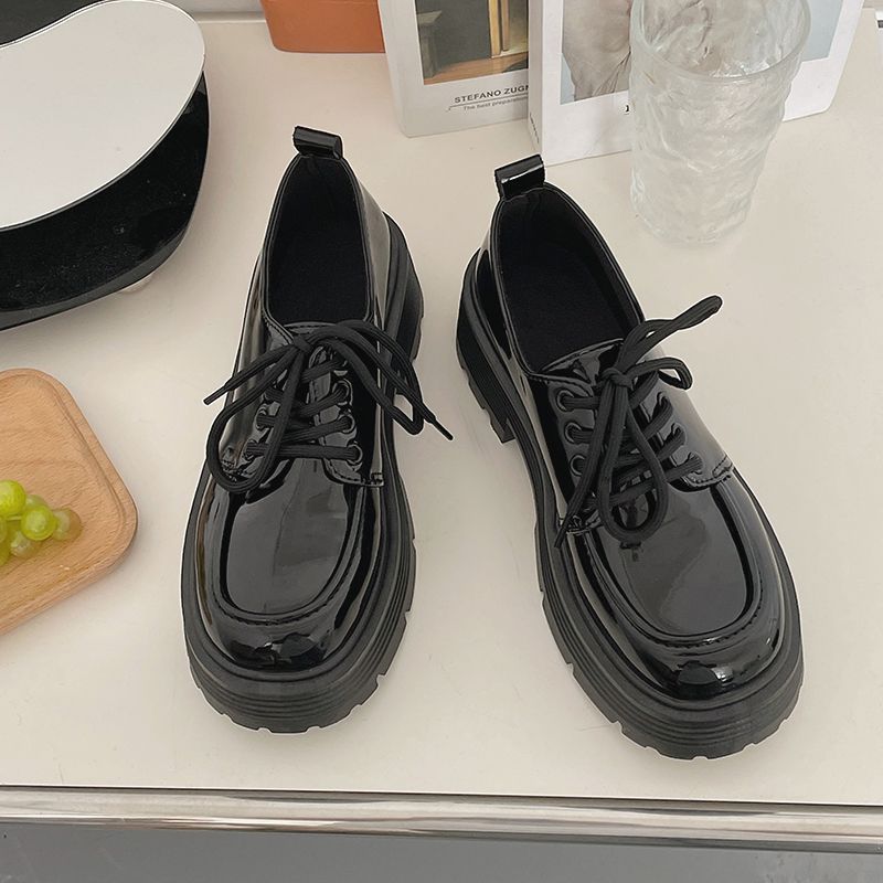 حذاء جلدي صغير للنساء لخريف 2024، أسلوب غابات جديد...