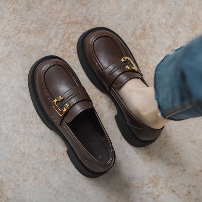 الإنجليزية وأحذية جلدية صغيرة للنساء في خريف 2024،...