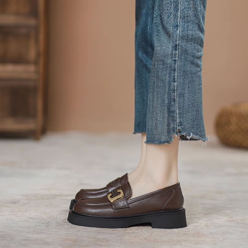 الإنجليزية وأحذية جلدية صغيرة للنساء في خريف 2024،...