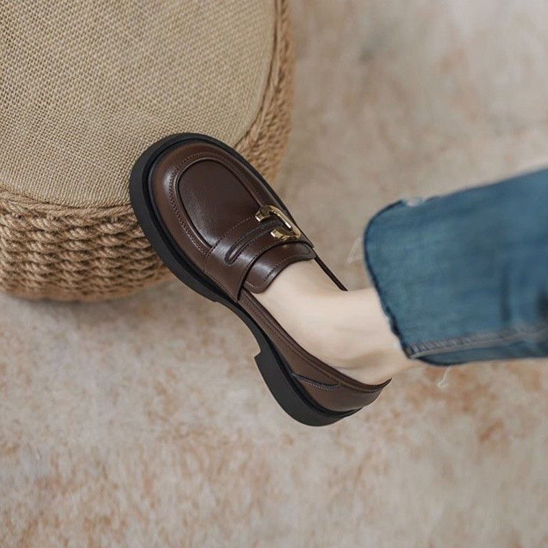 الإنجليزية وأحذية جلدية صغيرة للنساء في خريف 2024،...