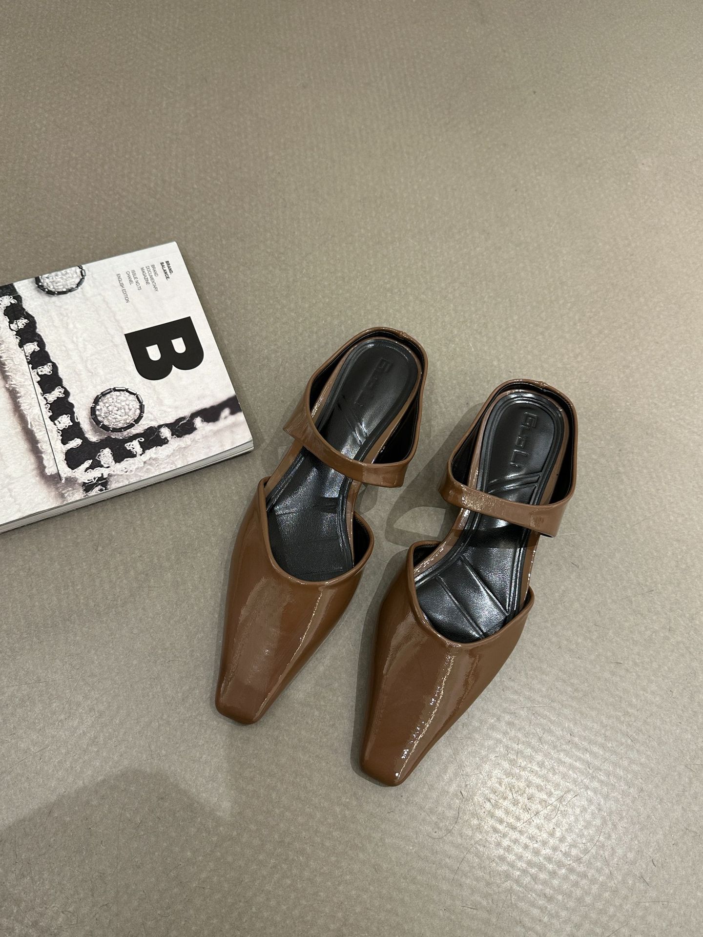 موسم الربيع والخريف 2024 الجديد بتصميم مسطح نعل مو...