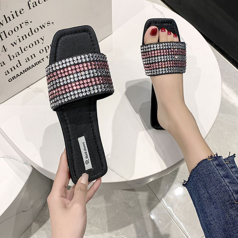 النعل المزاجي المربع الرأس المرصع بالحجار الكريمة...