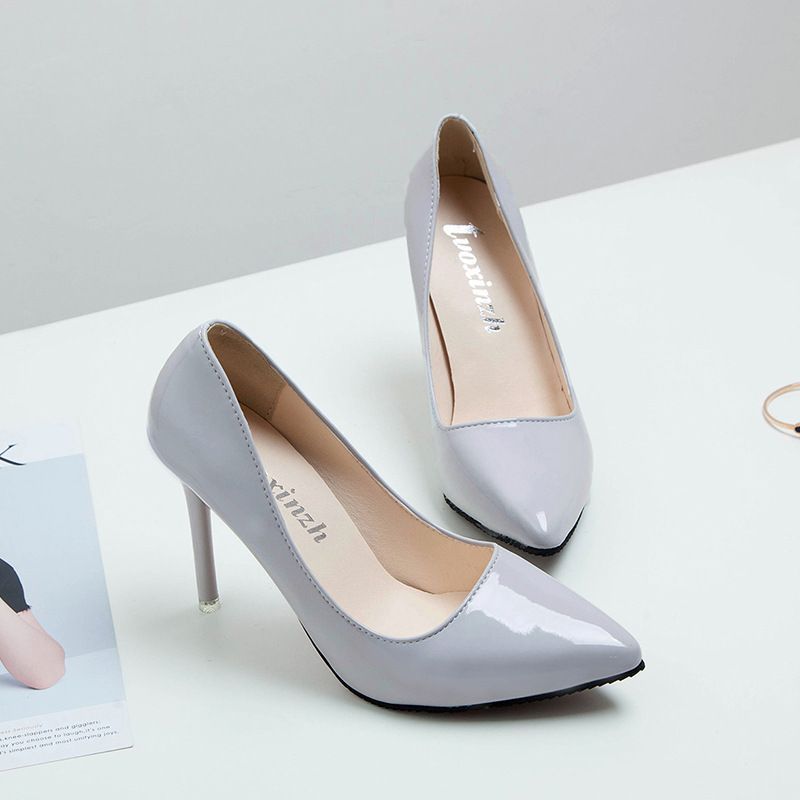 حذاء نسائي جديد لربيع 2023 بلون صافٍ وتصميم فم بار...